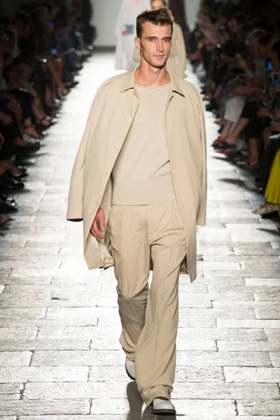 Look 43